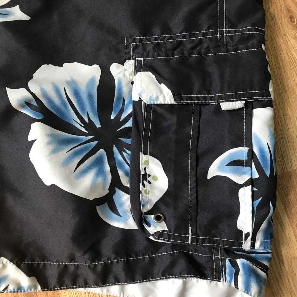 Arizona Men’s Blue Hawaiian Hibiscus Print Cargo Swim Trunks - Size Large - Picture 3 of 5